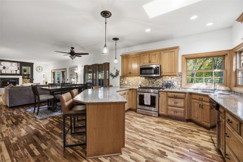 4322 Pioneer Trail SE Cedar Rapids IA 52403
