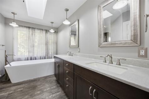 4322 Pioneer Trail SE Cedar Rapids IA 52403