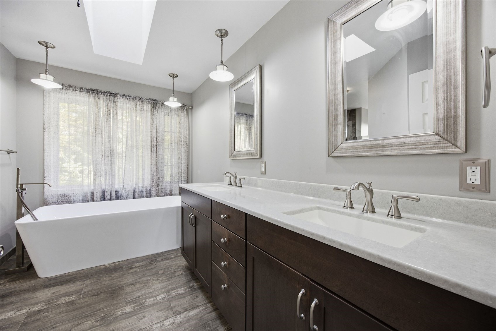 4322 Pioneer Trail SE Cedar Rapids IA 52403