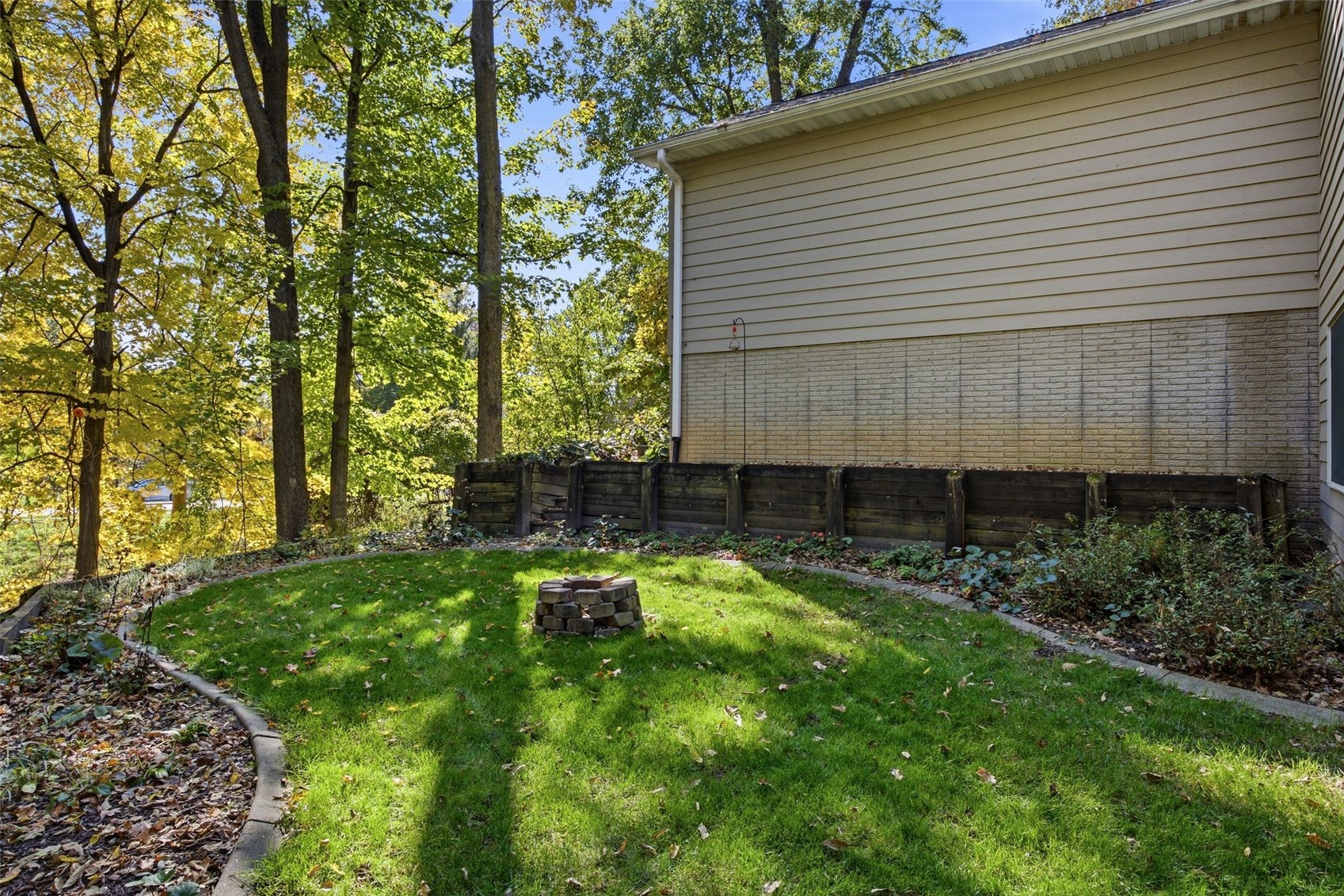 4322 Pioneer Trail SE Cedar Rapids IA 52403