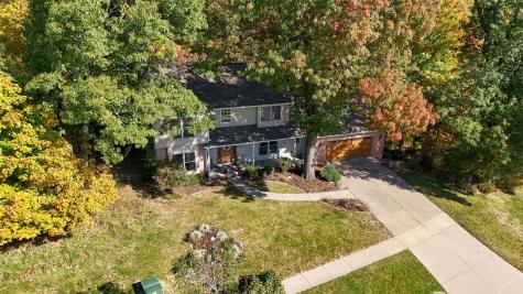 4322 Pioneer Trail SE Cedar Rapids IA 52403