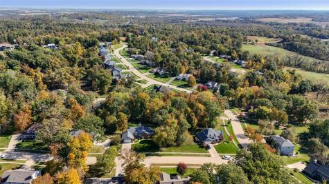 4322 Pioneer Trail SE Cedar Rapids IA 52403