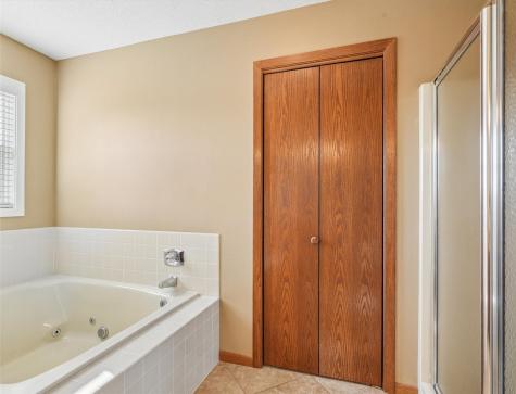 4103 Sally Drive NE Cedar Rapids IA 52402