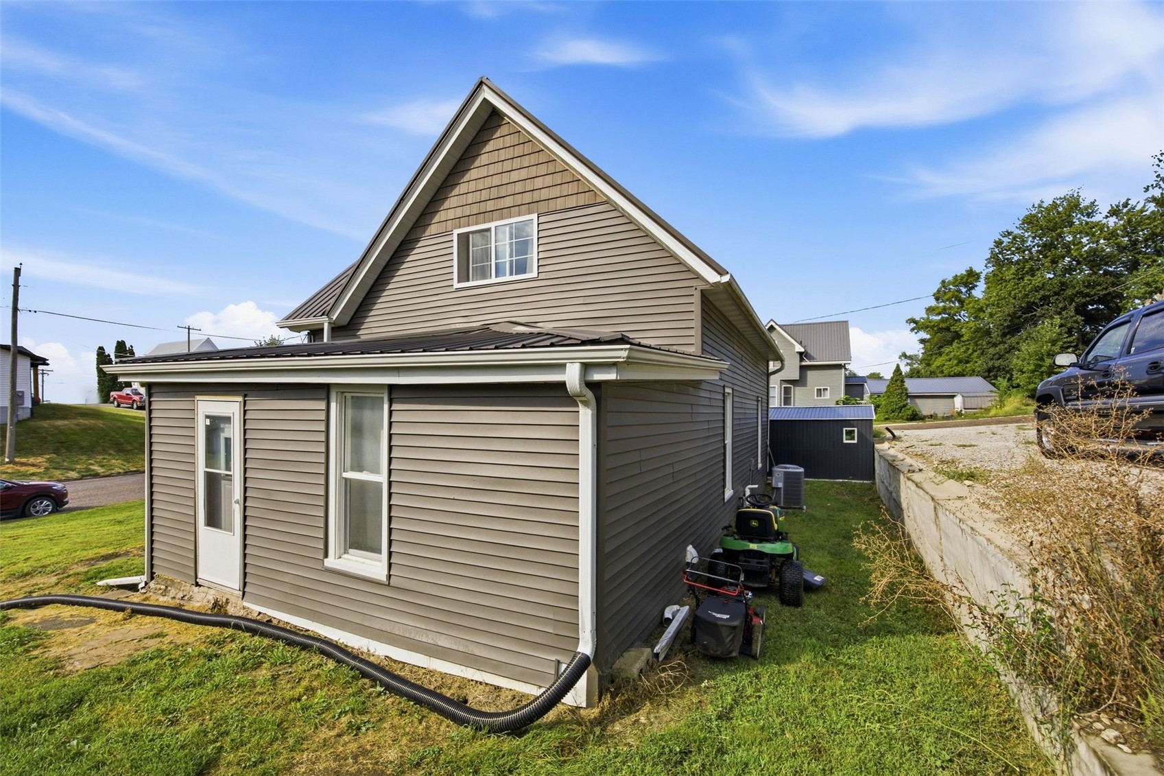 114 W Johnson Street Norway IA 52318