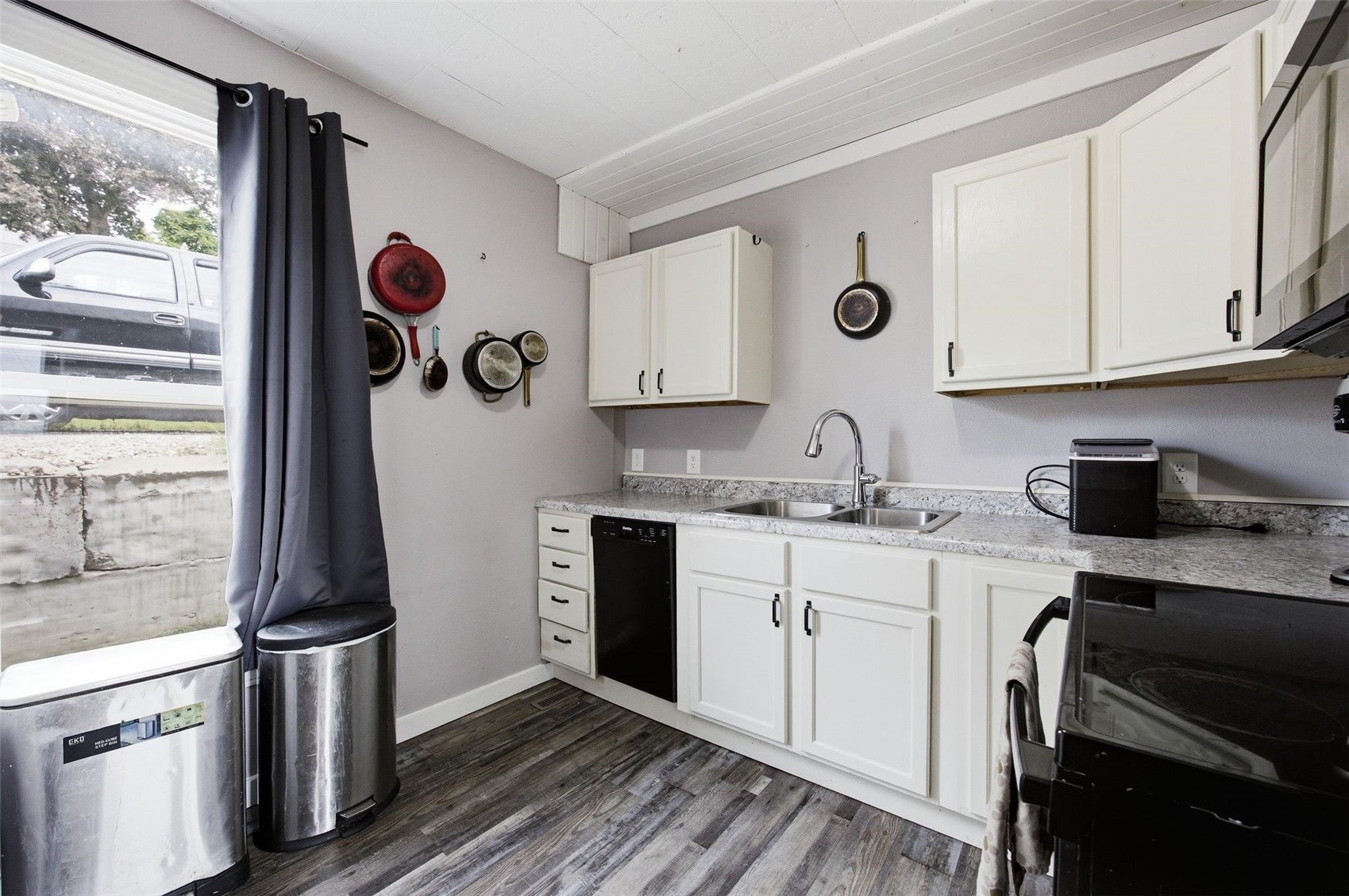 114 W Johnson Street Norway IA 52318