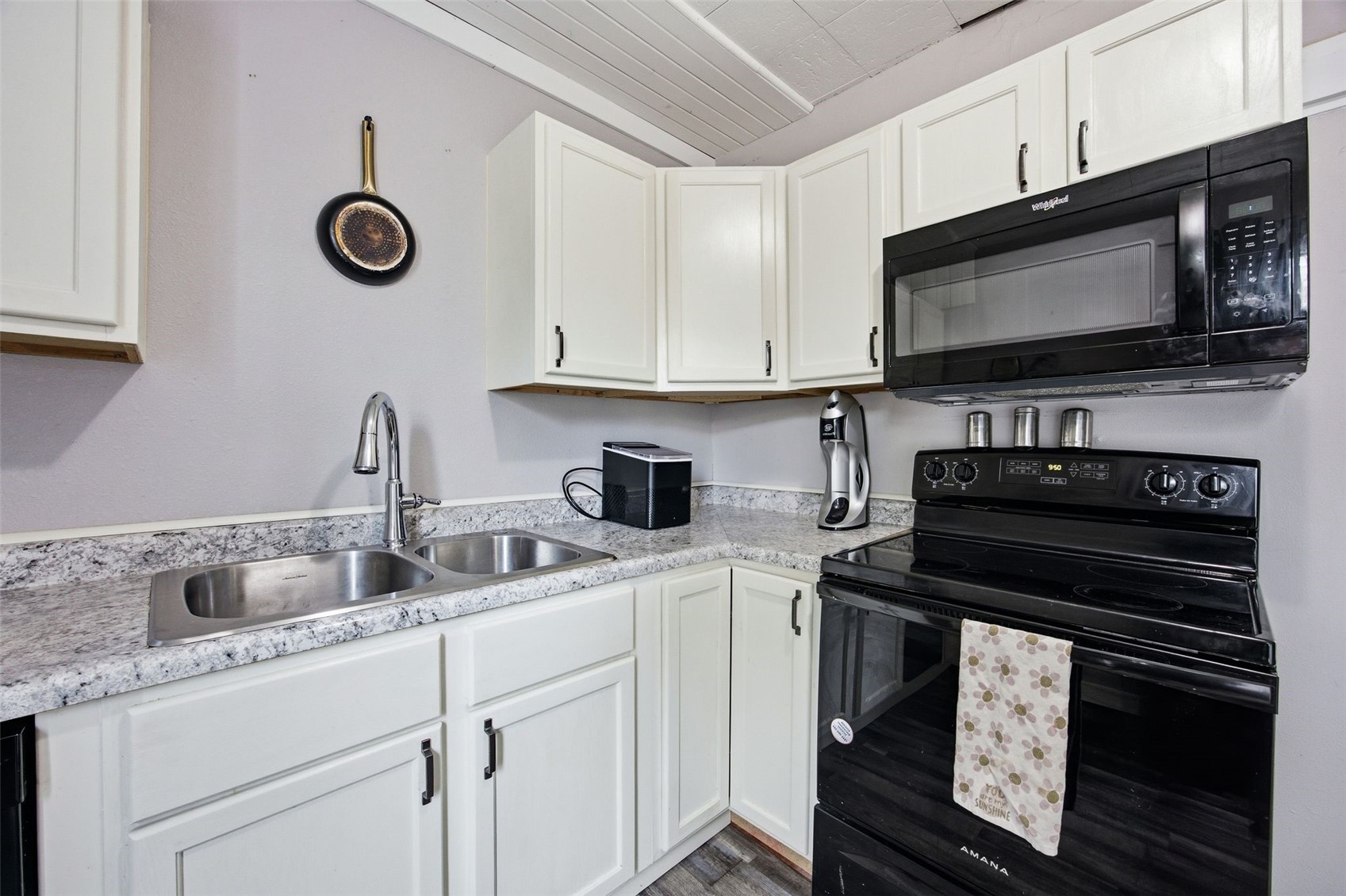 114 W Johnson Street Norway IA 52318