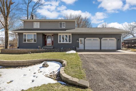 1105 Maple Street Robins IA 52328
