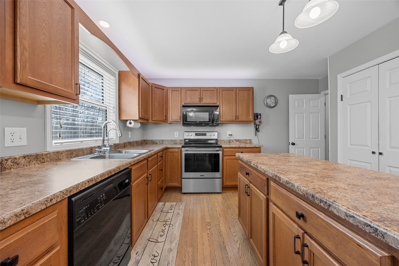 1105 Maple Street Robins IA 52328
