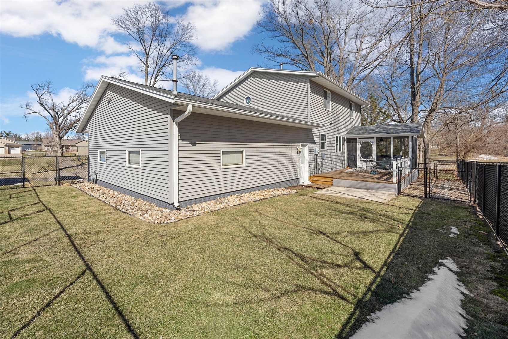 1105 Maple Street Robins IA 52328