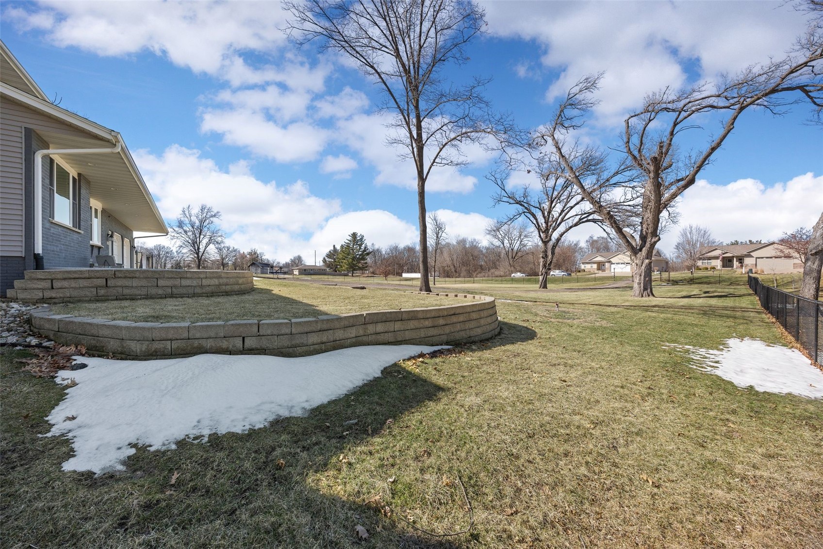 1105 Maple Street Robins IA 52328