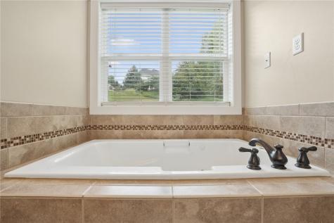 6621 Ashwood Court NE Cedar Rapids IA 52411