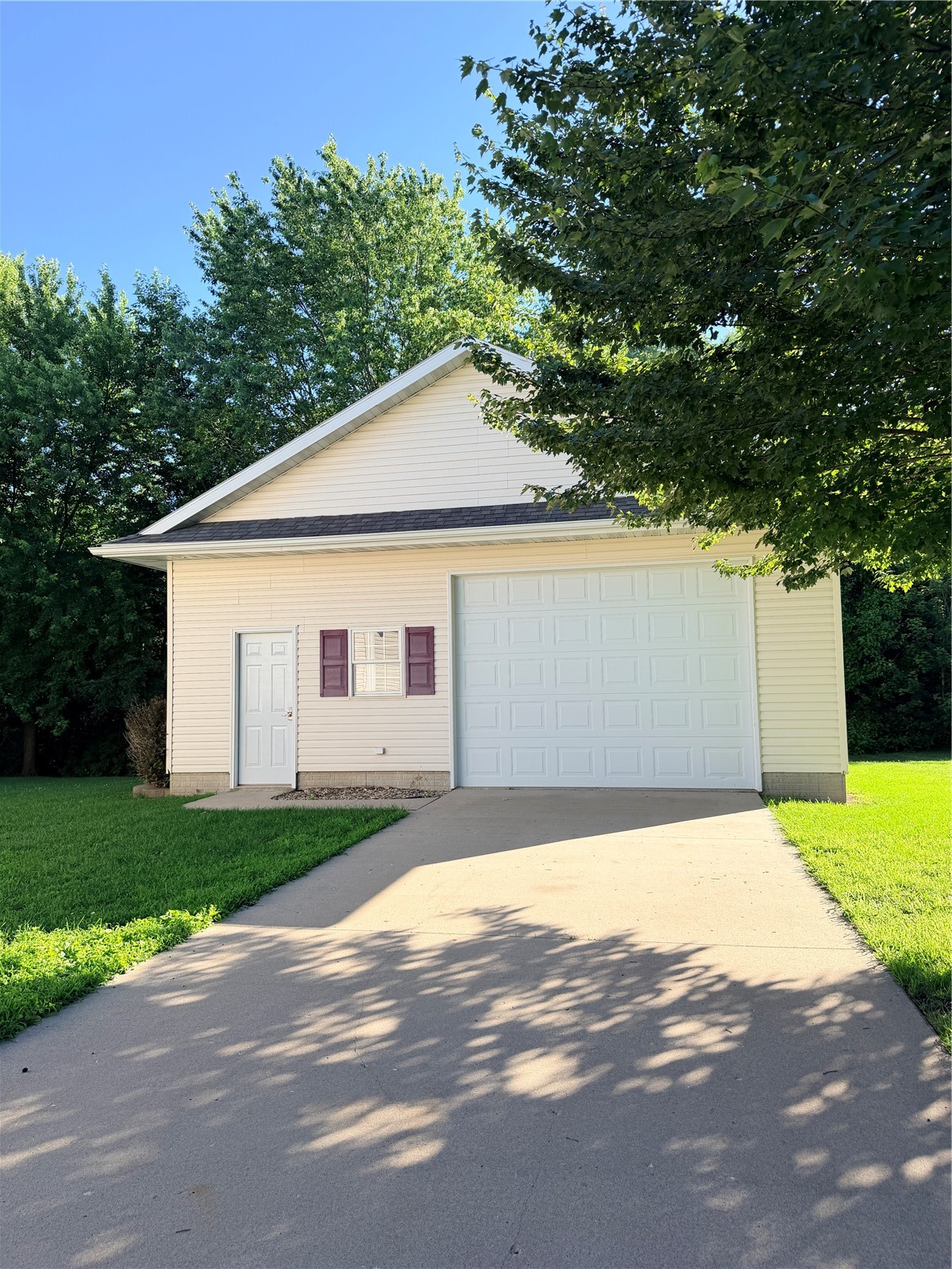 2675 Madison Lane Urbana IA 52345