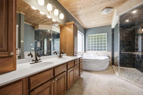 2675 Madison Lane Urbana IA 52345