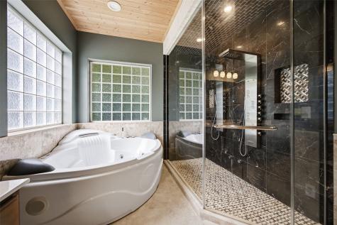 2675 Madison Lane Urbana IA 52345