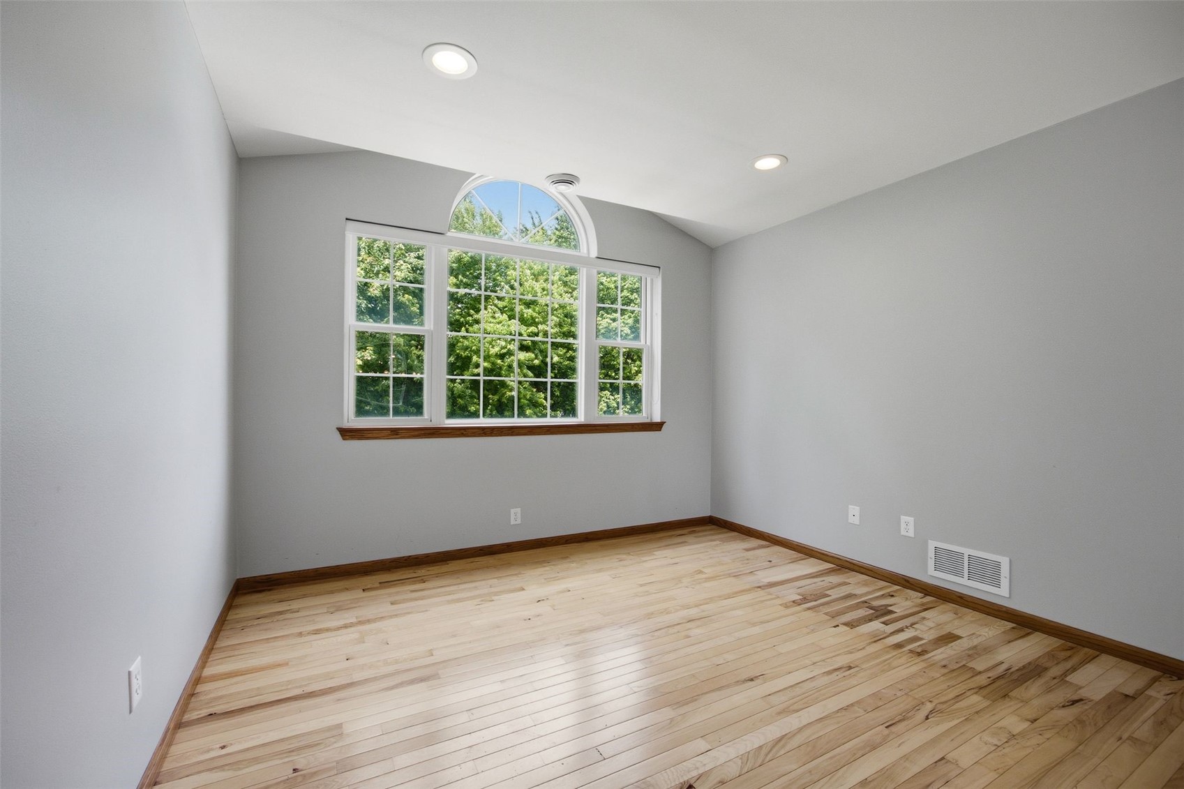2675 Madison Lane Urbana IA 52345