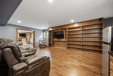 2675 Madison Lane Urbana IA 52345