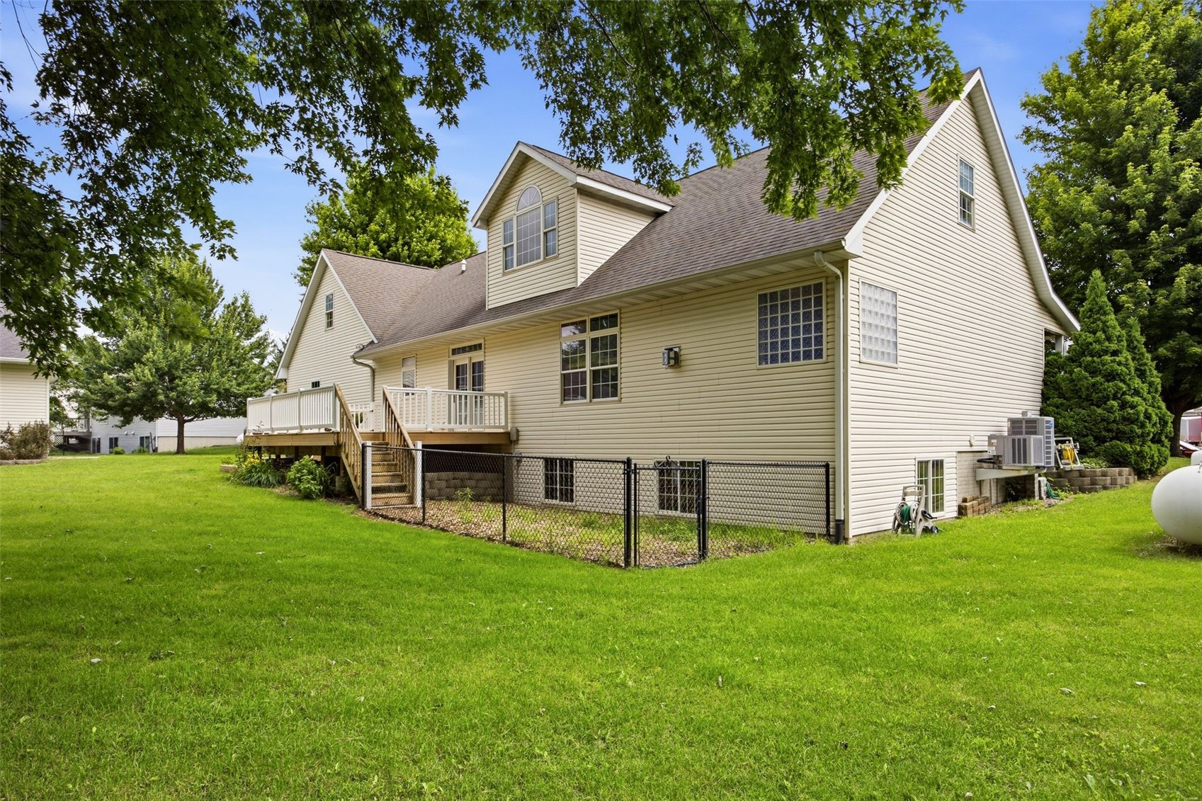 2675 Madison Lane Urbana IA 52345
