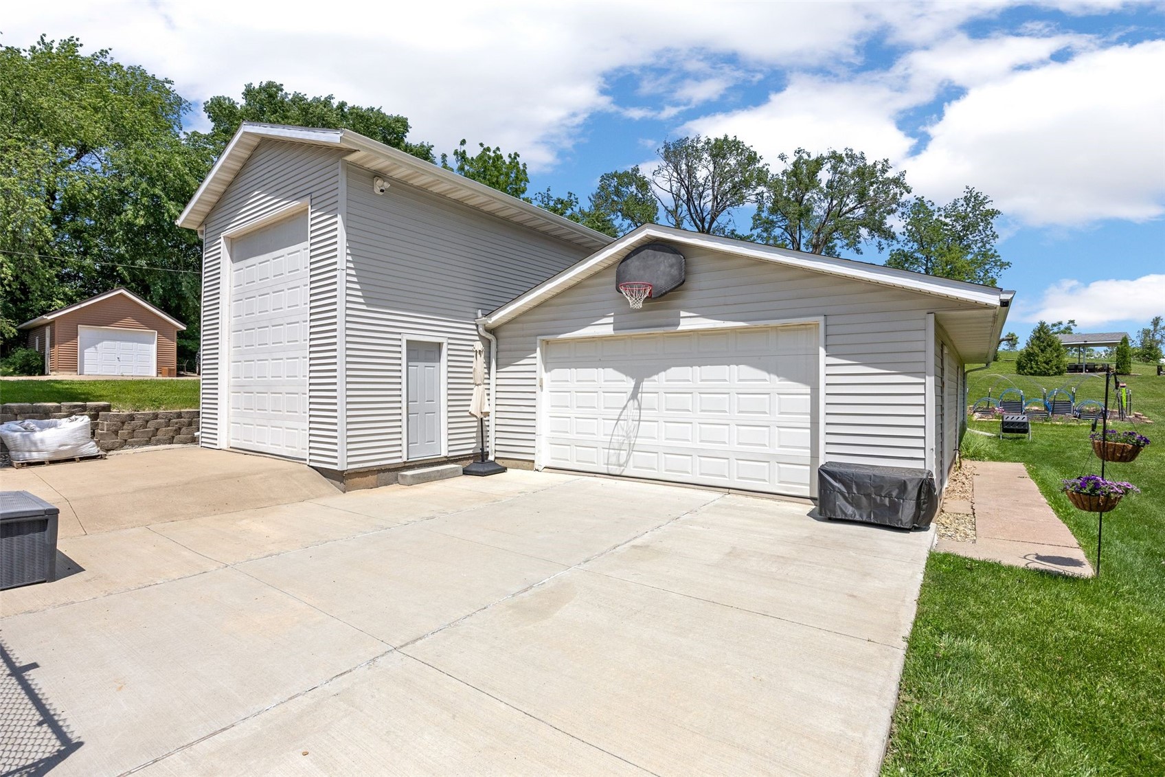 150 W Cemetery Road Fairfax IA 52228