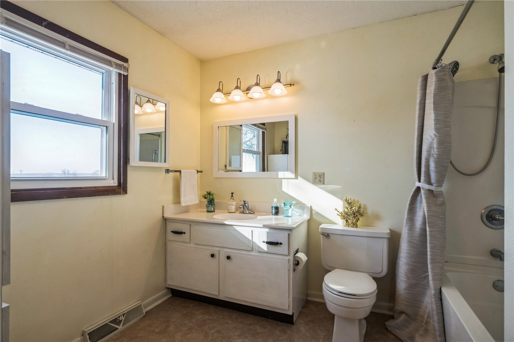311 Sunset Drive Stanwood IA 52337