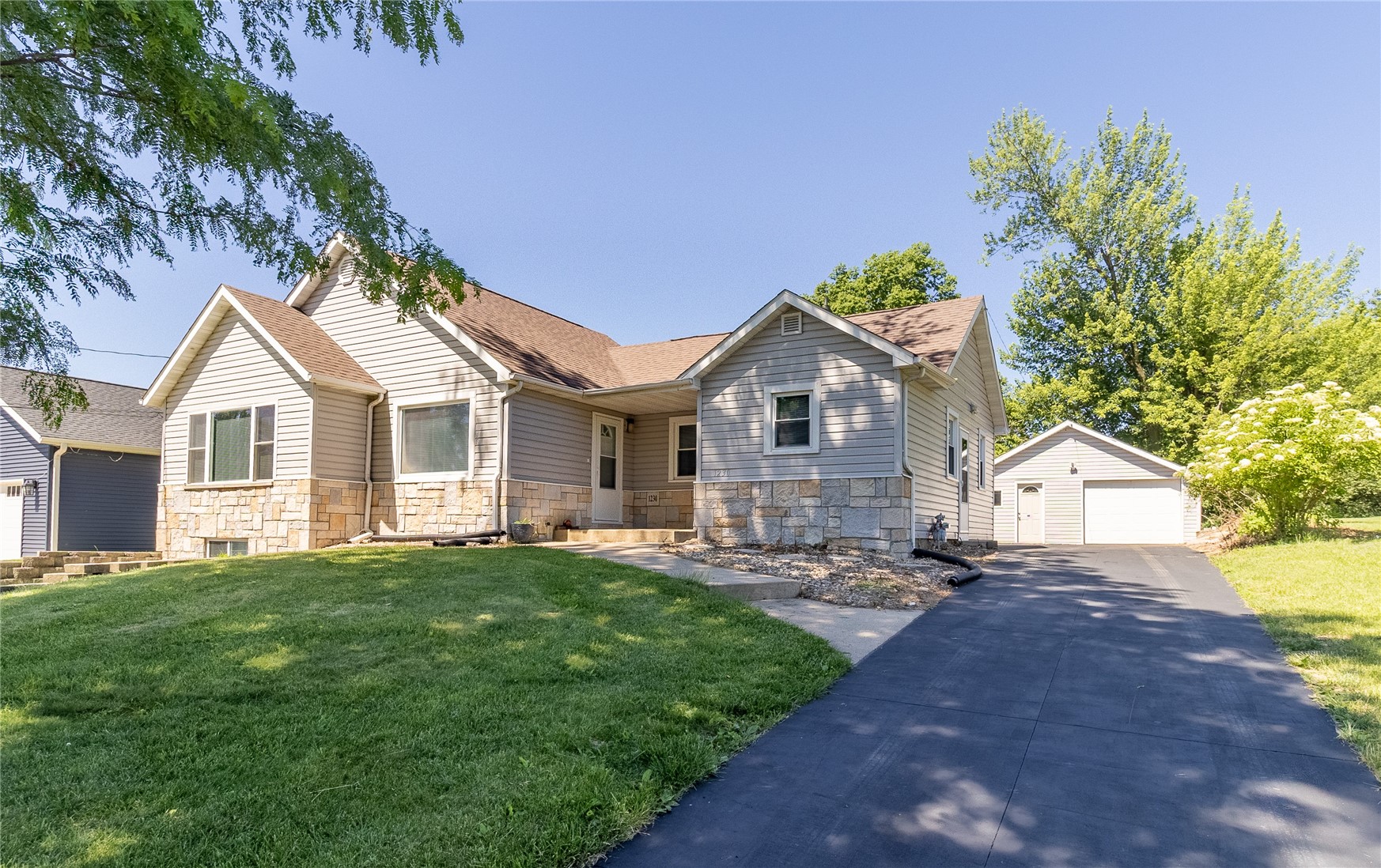 1230 Belmont Parkway NW Cedar Rapids IA 52405