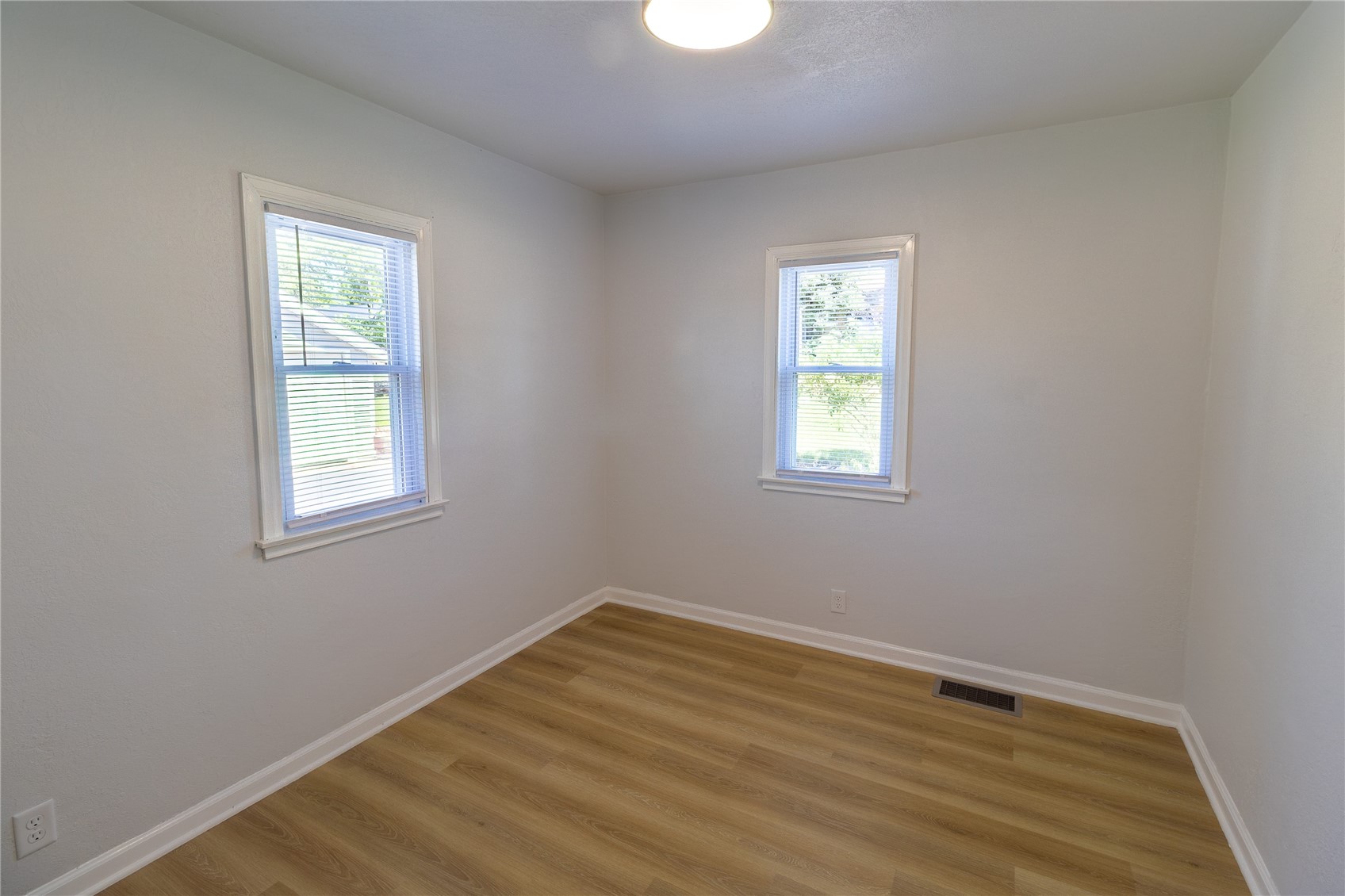 1230 Belmont Parkway NW Cedar Rapids IA 52405