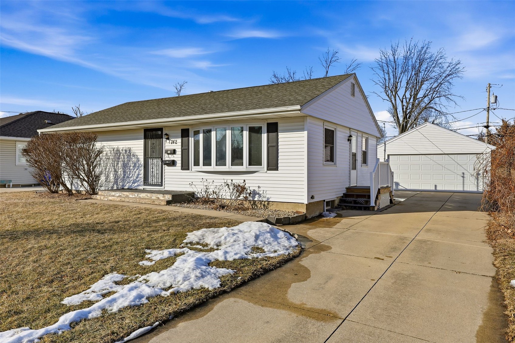 742 43rd Street NE Cedar Rapids IA 52402