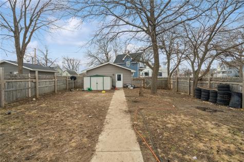 702 L Street SW Cedar Rapids IA 52404