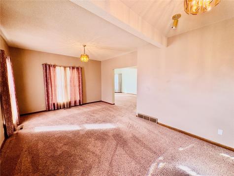 1612 7th Avenue Belle Plaine IA 52208