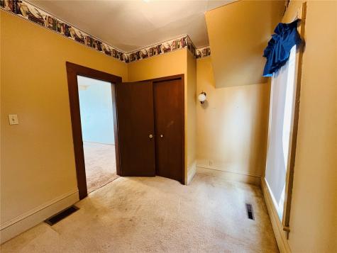 1612 7th Avenue Belle Plaine IA 52208