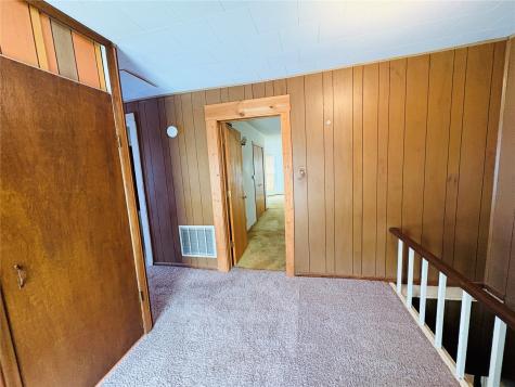 1612 7th Avenue Belle Plaine IA 52208