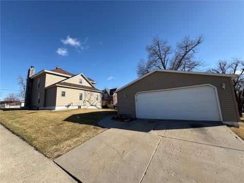 1612 7th Avenue Belle Plaine IA 52208