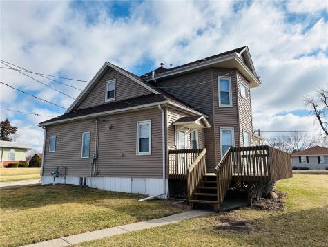 1612 7th Avenue Belle Plaine IA 52208
