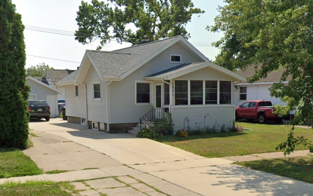 1071 F Avenue NW Cedar Rapids IA 52405