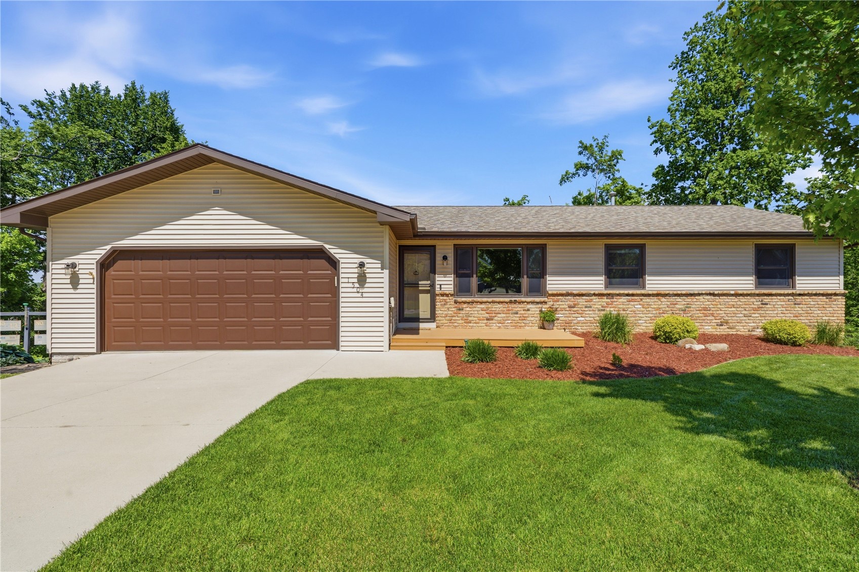 1504 Whitters Way NW Cedar Rapids IA 52405