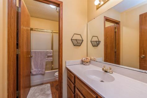 2611 Iris Avenue NW Cedar Rapids IA 52405