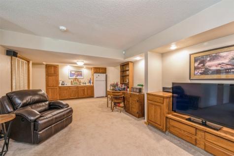 2611 Iris Avenue NW Cedar Rapids IA 52405