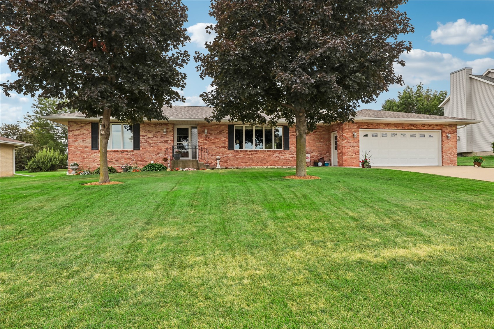403 4th Street E Newhall IA 52315