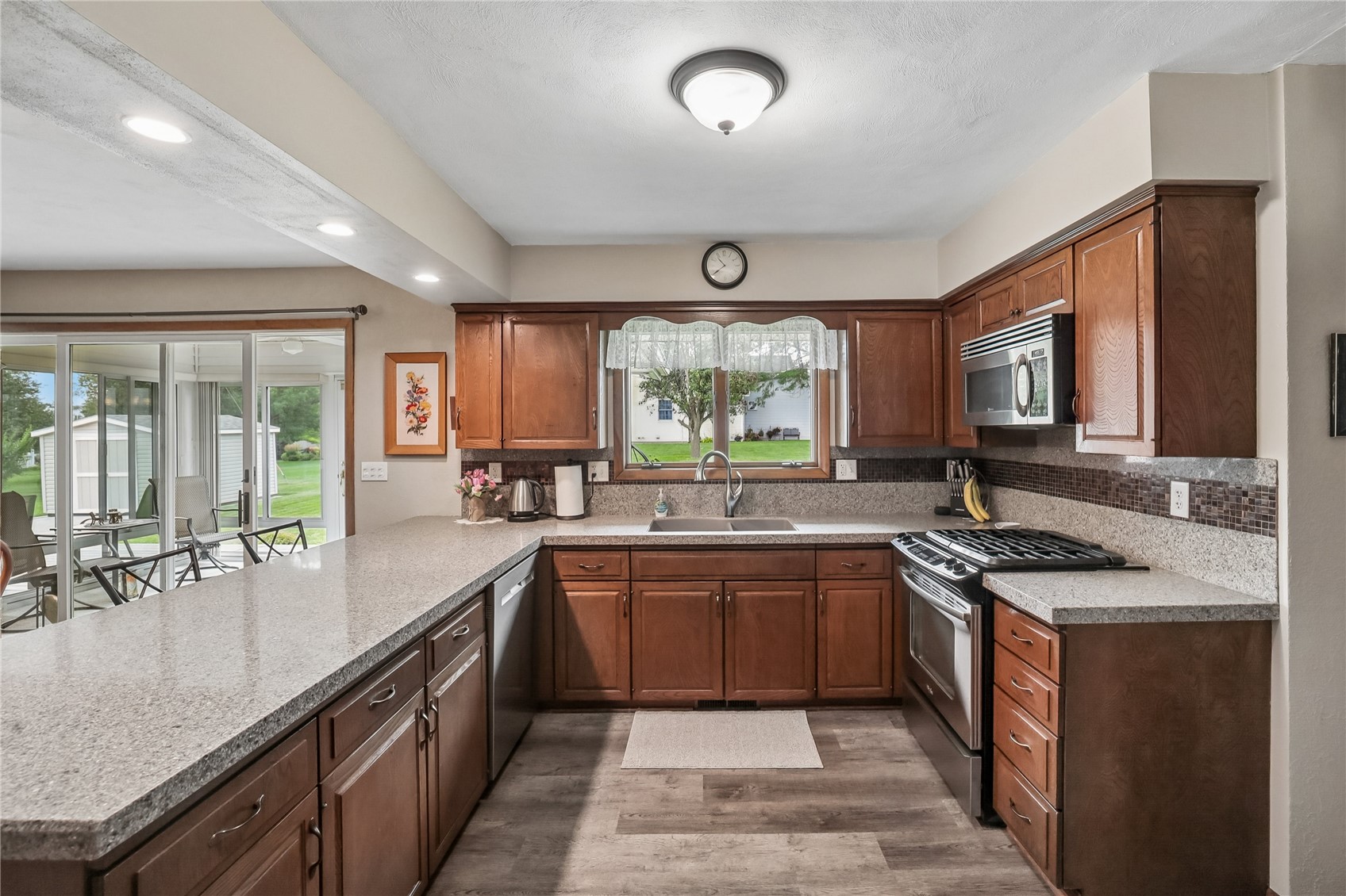 403 4th Street E Newhall IA 52315