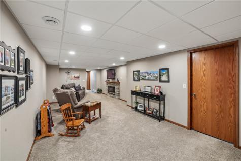 403 4th Street E Newhall IA 52315