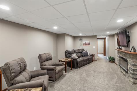 403 4th Street E Newhall IA 52315