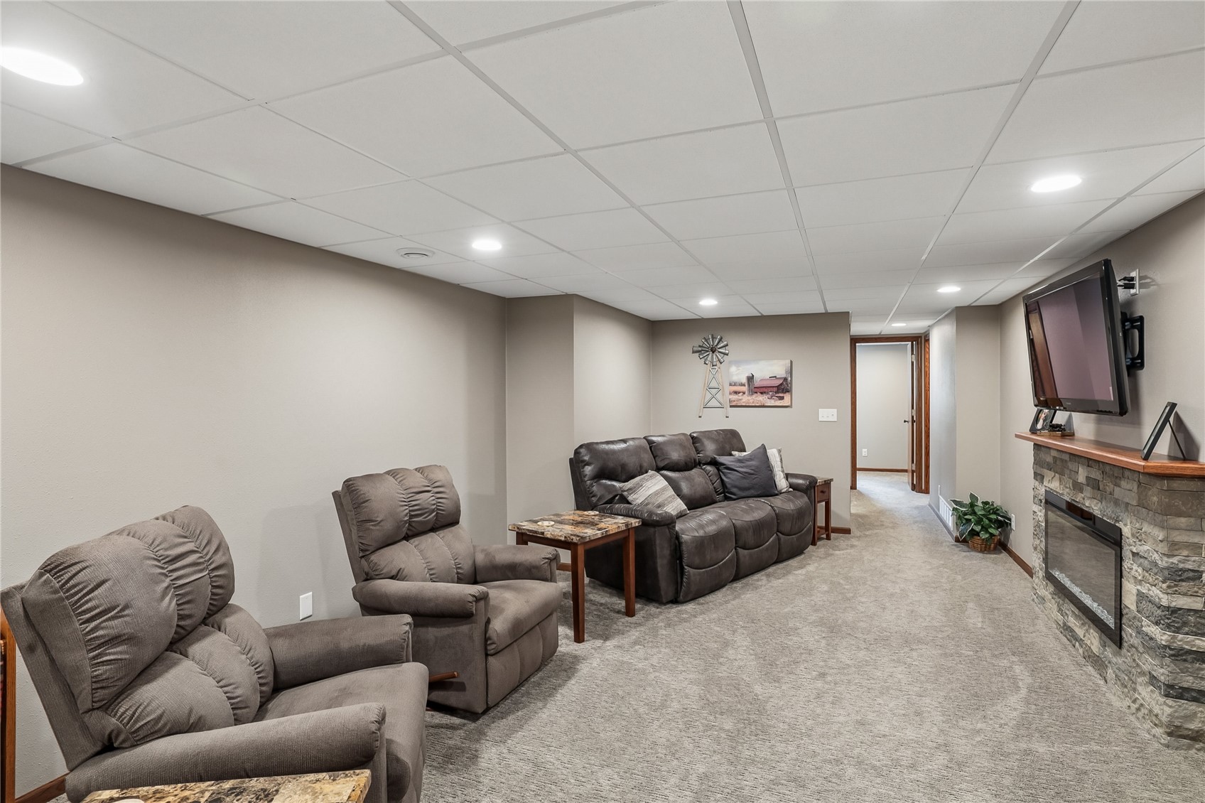 403 4th Street E Newhall IA 52315