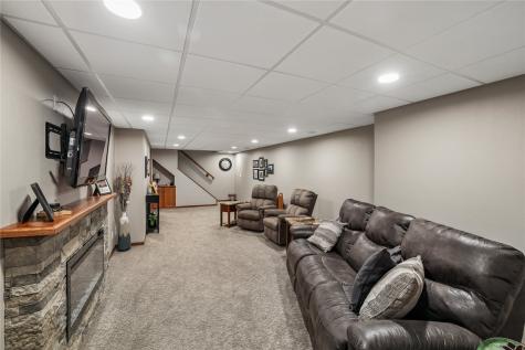 403 4th Street E Newhall IA 52315