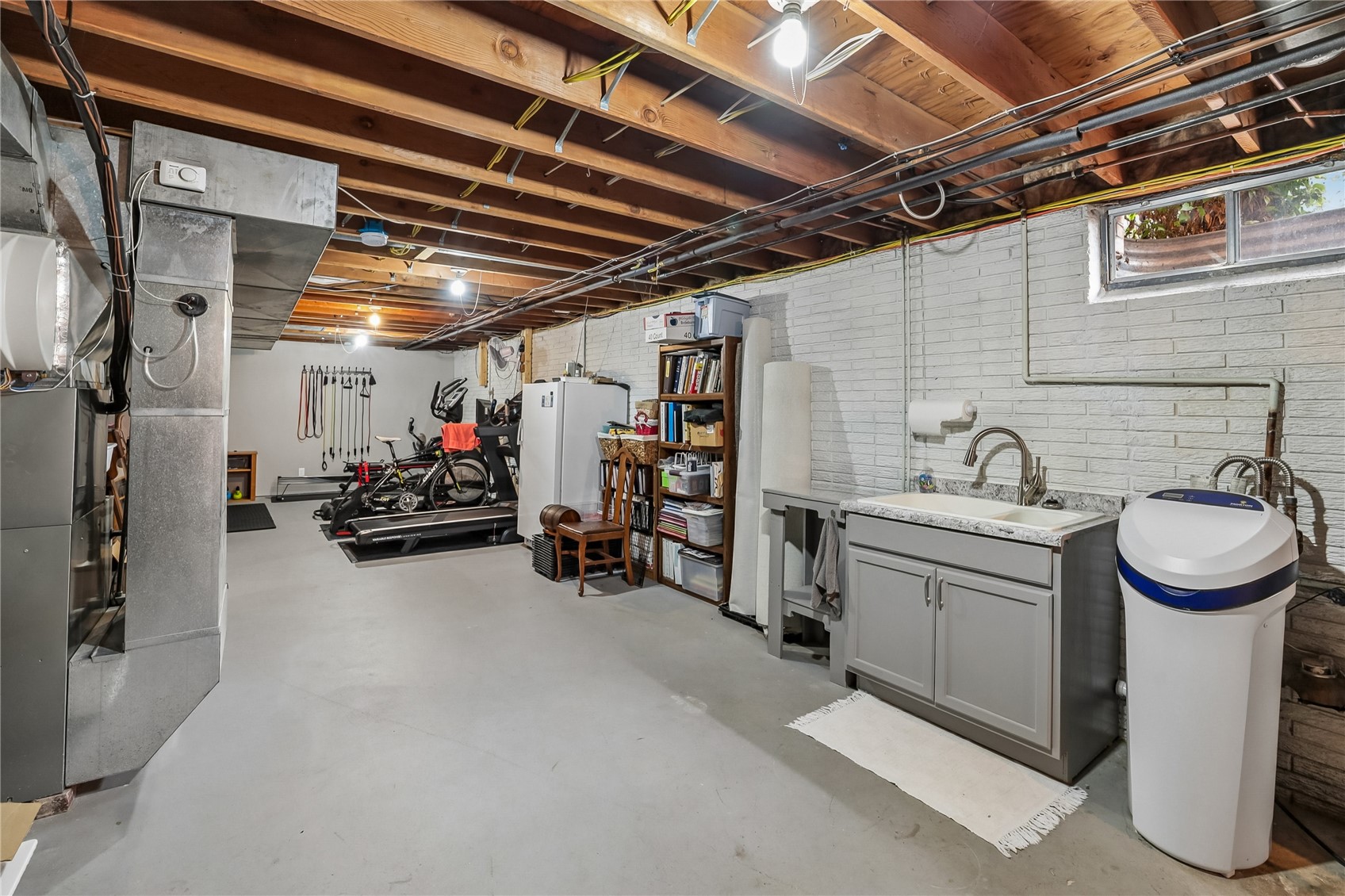 403 4th Street E Newhall IA 52315