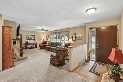 403 4th Street E Newhall IA 52315