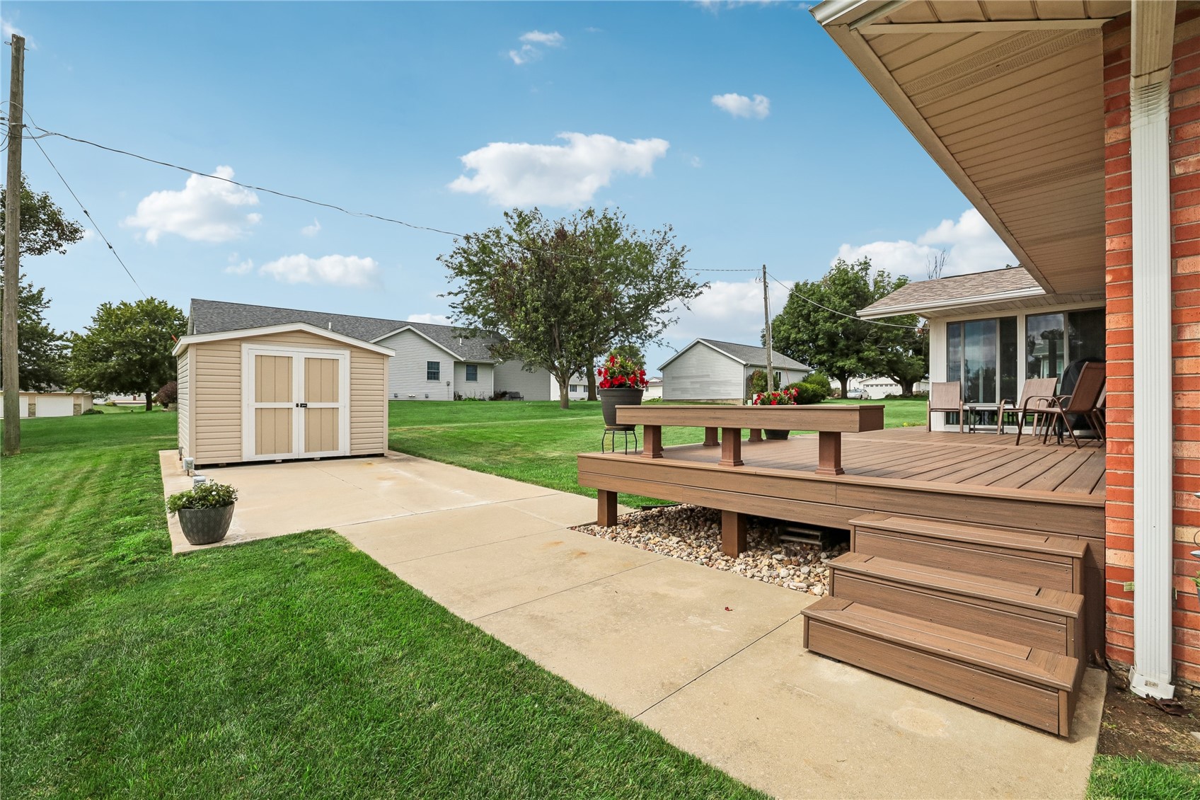 403 4th Street E Newhall IA 52315