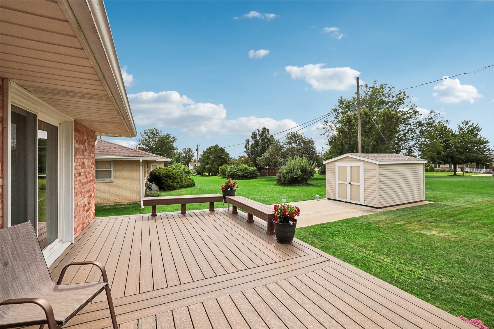 403 4th Street E Newhall IA 52315