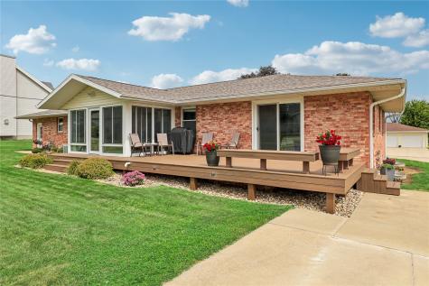 403 4th Street E Newhall IA 52315