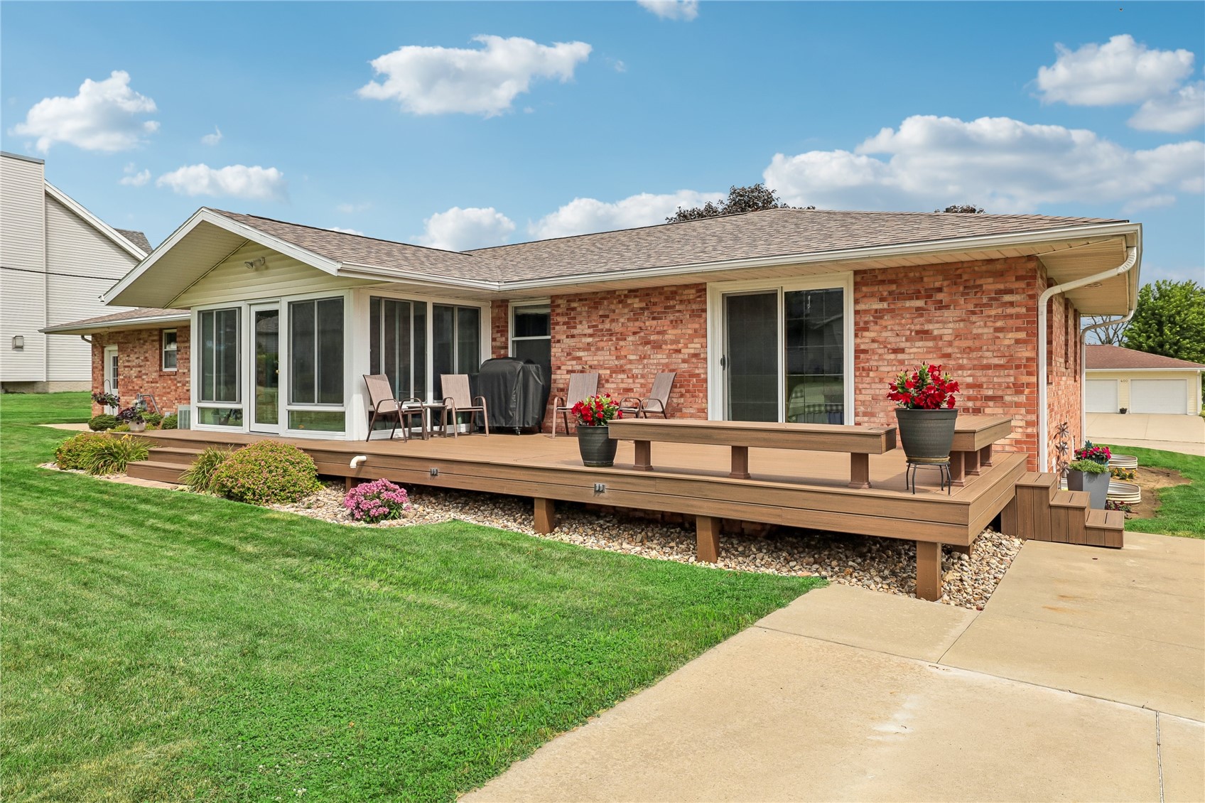 403 4th Street E Newhall IA 52315