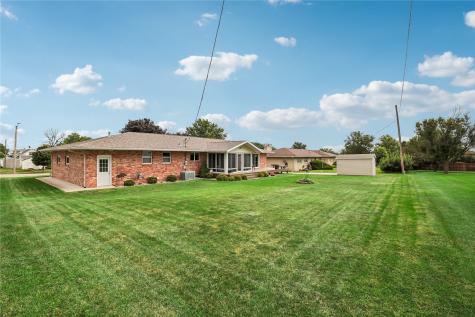 403 4th Street E Newhall IA 52315