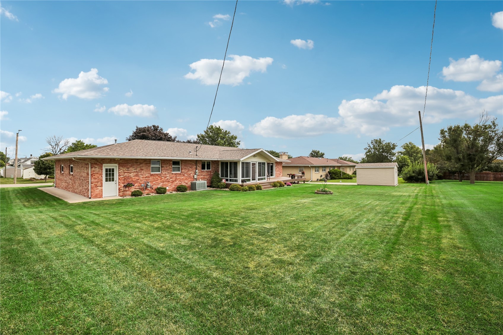 403 4th Street E Newhall IA 52315